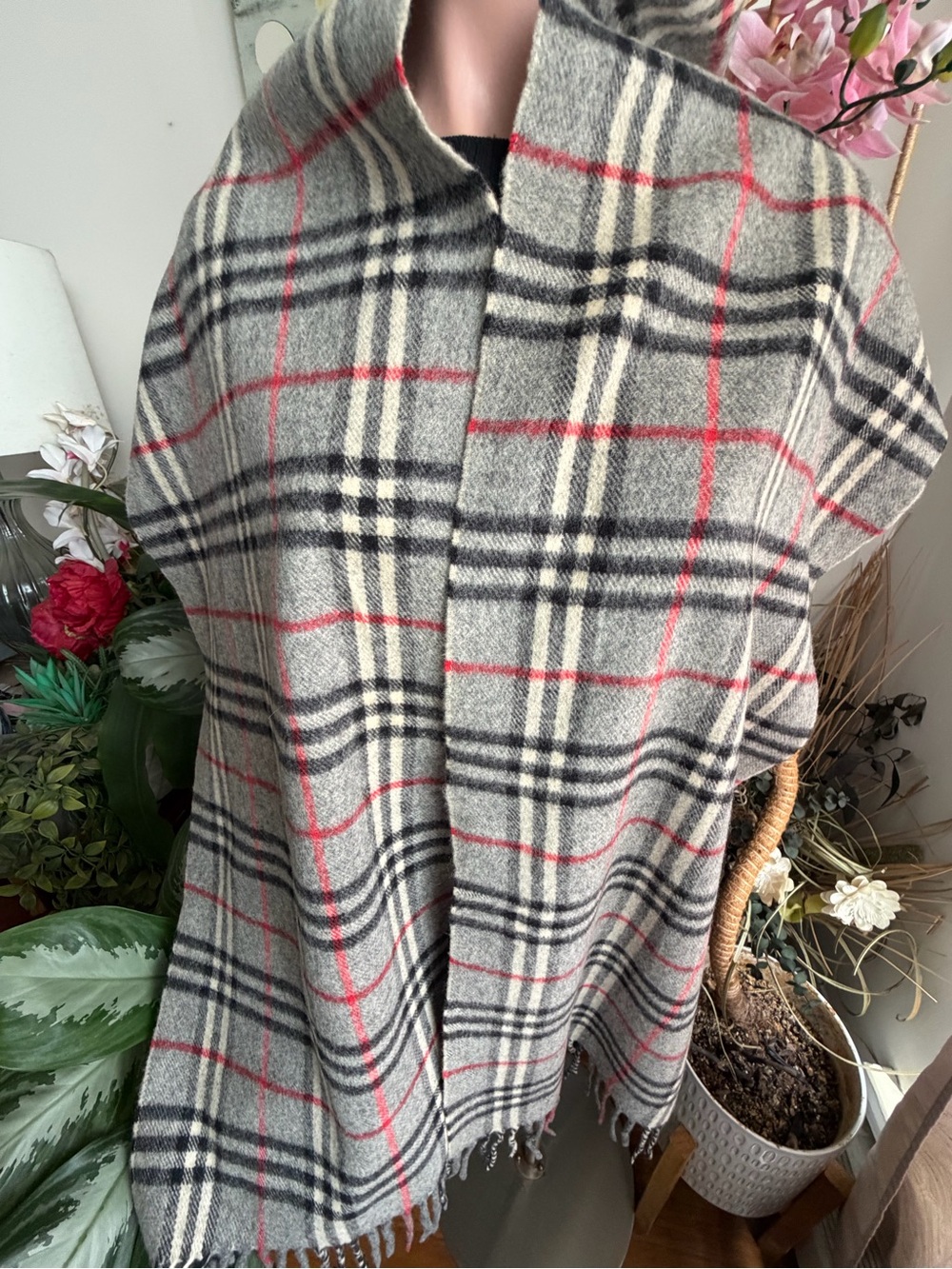 Burberry London Lambwool Throw/ Shawl Scarf. - Picture 11 of 14